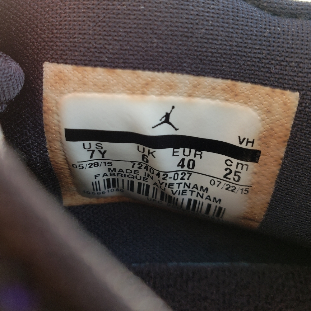Jordan Sneakers - Picture 9 of 11